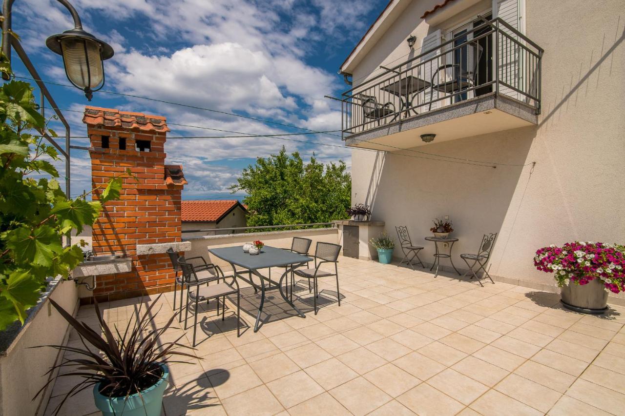 Apartment Marina Malinska Exteriör bild